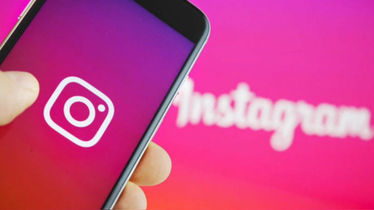 How to put a WhatsApp link in Instagram stories